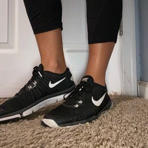 NIKE Black Sneaker Size 9
